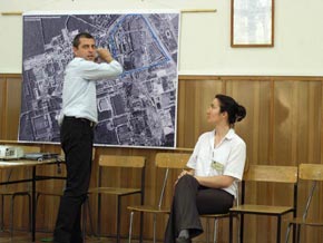 Gerargo de Luzenberger w podczas dyskusji